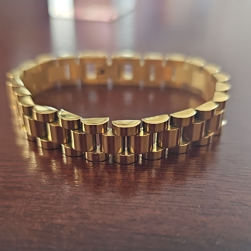 Elegant Gold Stainless Bracelet